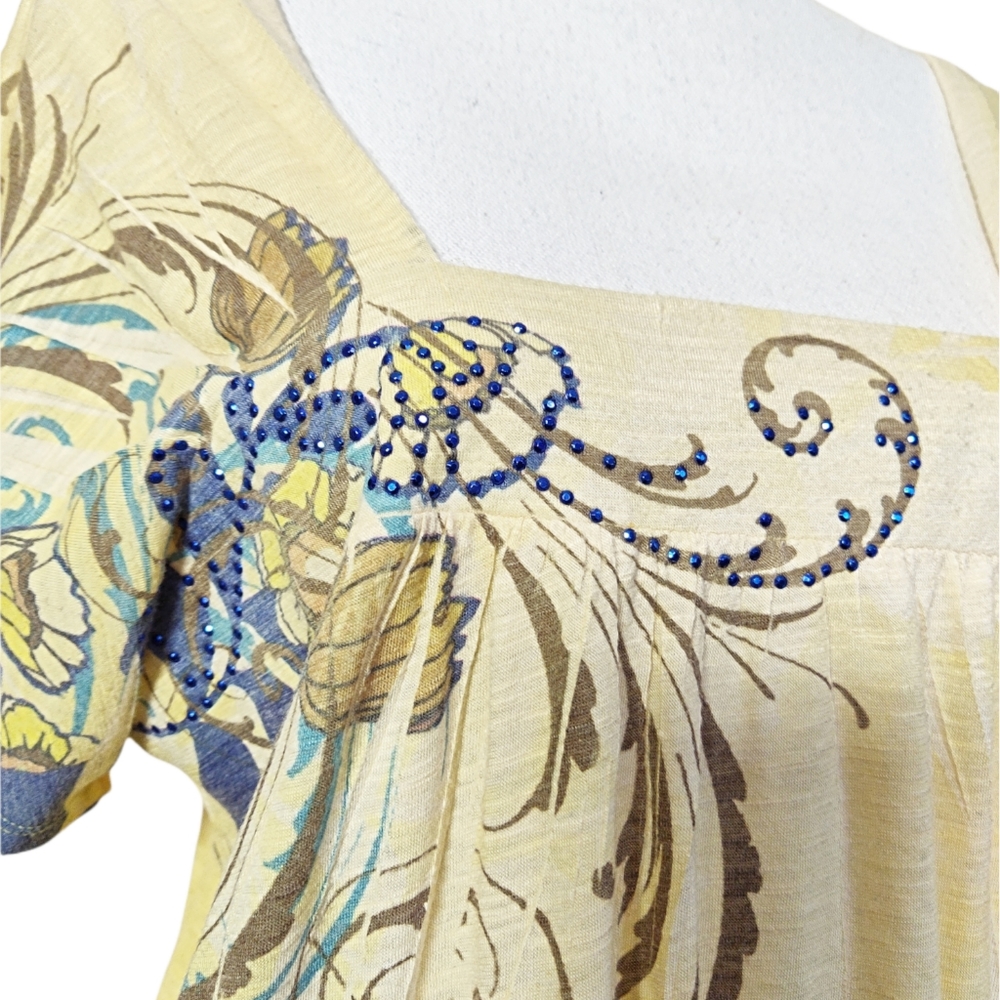 ✨️Yellow Tunic with a Beautiful Scroll Design and Blue Jewels On It - Picture 6 of 10